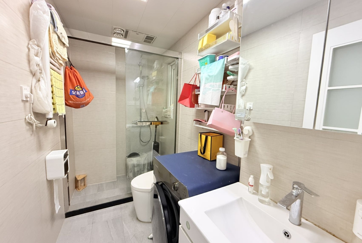 First-time rental at Chez Moi in central Jing'an. 4-bed, 2-bath, 131 sqm, underfloor heating, fully furnished. Near Jiangsu Road Station. 23,000 RMB/month.