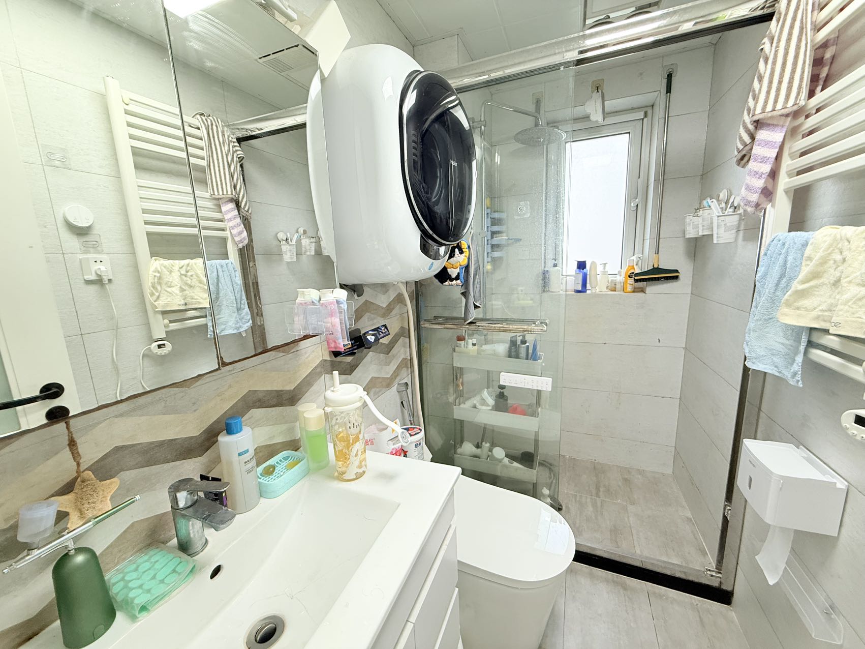First-time rental at Chez Moi in central Jing'an. 4-bed, 2-bath, 131 sqm, underfloor heating, fully furnished. Near Jiangsu Road Station. 23,000 RMB/month.