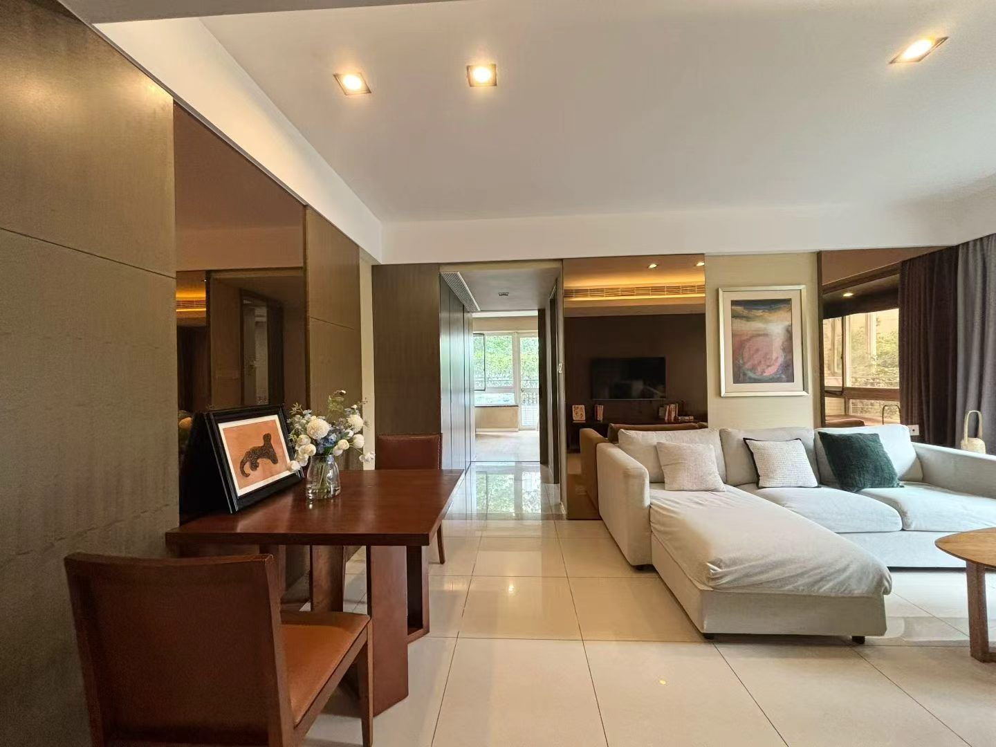 city-castle-1-bed-1-bath-clubhouse-prime-jingan-shanghai-rentals (2) 1-bed, 2-living, 1-bath unit at City Castle in Jing'an. 75 sqm, central AC, balcony, clubhouse access. Near Nanjing West Road. 16,600 RMB/month.