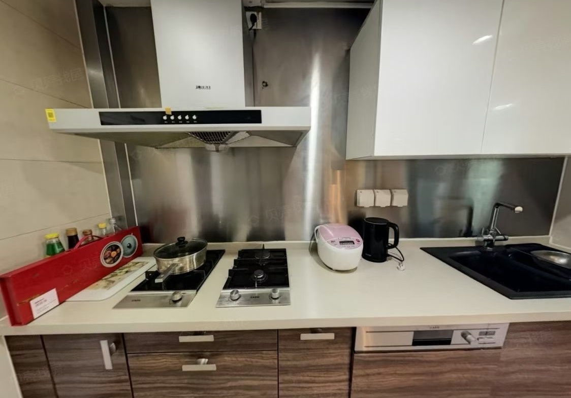 2-bed, 2-bath unit at Eight Park Avenue Phase 2. 116 sqm, central AC, garden view, first-time rental. Near Changping Road Station. 19,800 RMB/month.