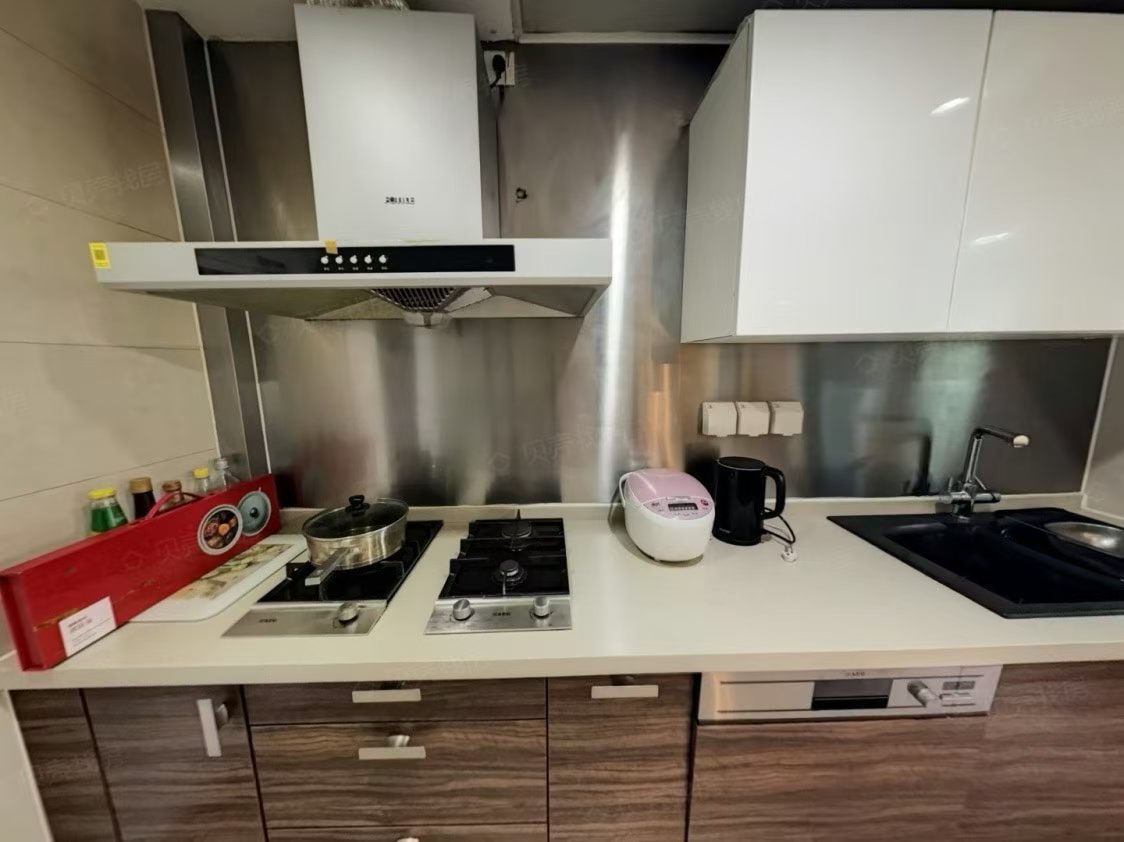 eight-park-avenue-2-bed-2-bath-clubhouse-jingan-shanghai-rentals (2) 2-bed, 2-bath unit at Eight Park Avenue Phase 2. 116 sqm, central AC, garden view, first-time rental. Near Changping Road Station. 19,800 RMB/month.