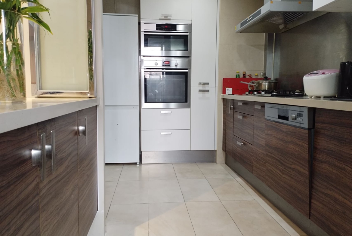 2-bed, 2-bath unit at Eight Park Avenue Phase 2. 116 sqm, central AC, garden view, first-time rental. Near Changping Road Station. 19,800 RMB/month.