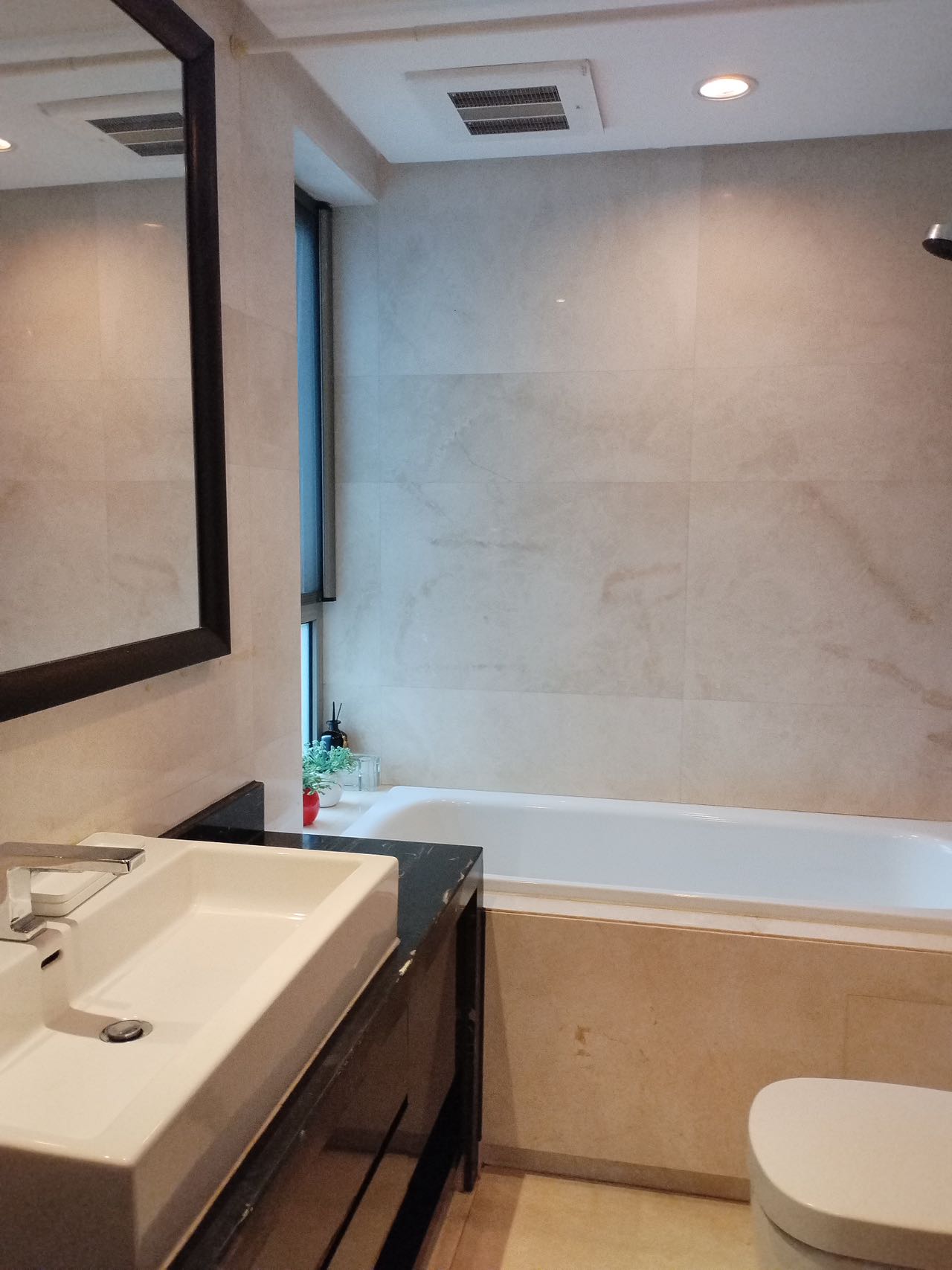 eight-park-avenue-2-bed-2-bath-clubhouse-jingan-shanghai-rentals (6) 2-bed, 2-bath unit at Eight Park Avenue Phase 2. 116 sqm, central AC, garden view, first-time rental. Near Changping Road Station. 19,800 RMB/month.