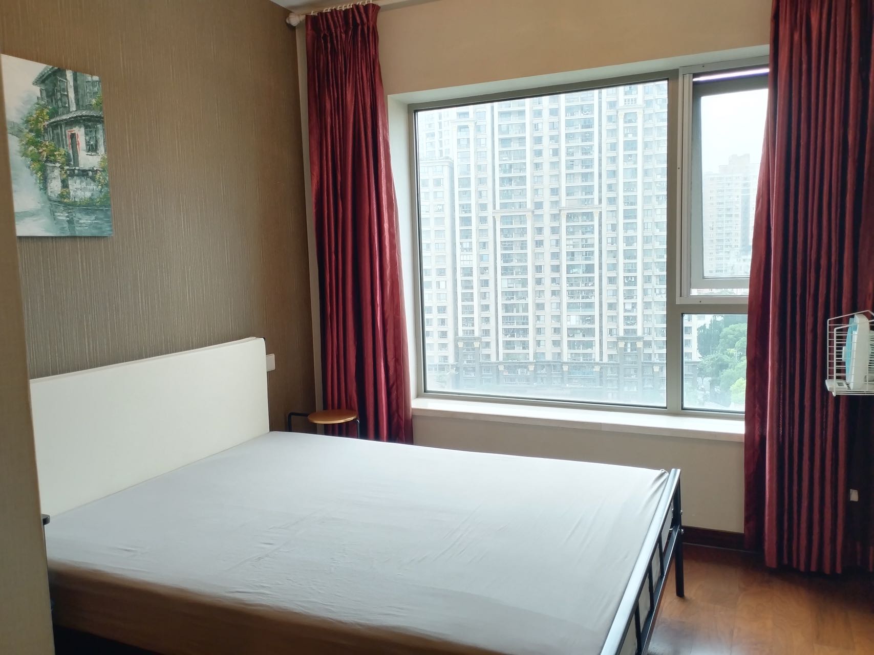 eight-park-avenue-2-bed-2-bath-clubhouse-jingan-shanghai-rentals (7) 2-bed, 2-bath unit at Eight Park Avenue Phase 2. 116 sqm, central AC, garden view, first-time rental. Near Changping Road Station. 19,800 RMB/month.