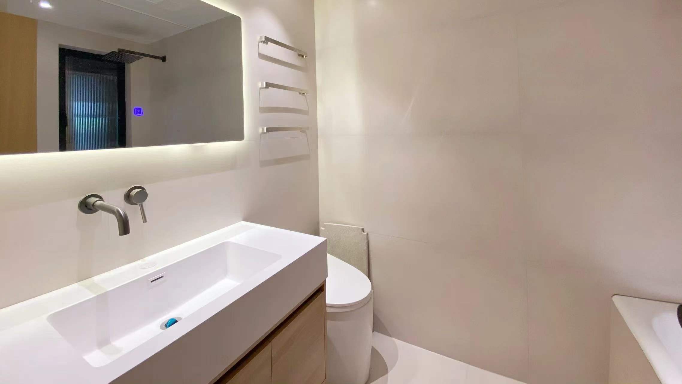 fengxian-road-jingan-nanjing-west-road-street-front-unit-1-bed-1-bath-shanghai-rentals (5) Street-front ground floor unit on Fengxian Road near Nanjing West Road. 60 sqm, 1 bed, 2 living rooms, central AC, underfloor heating. 3 min walk to metro. 13,000 RMB/month.