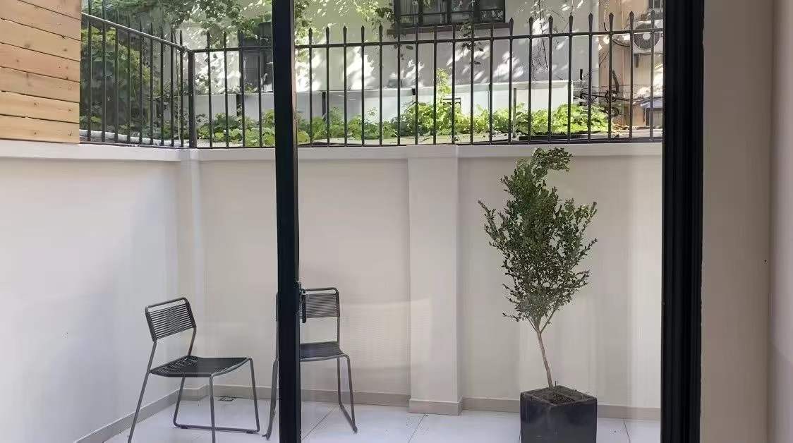 Street-front ground floor unit on Fengxian Road near Nanjing West Road. 60 sqm, 1 bed, 2 living rooms, central AC, underfloor heating. 3 min walk to metro. 13,000 RMB/month.