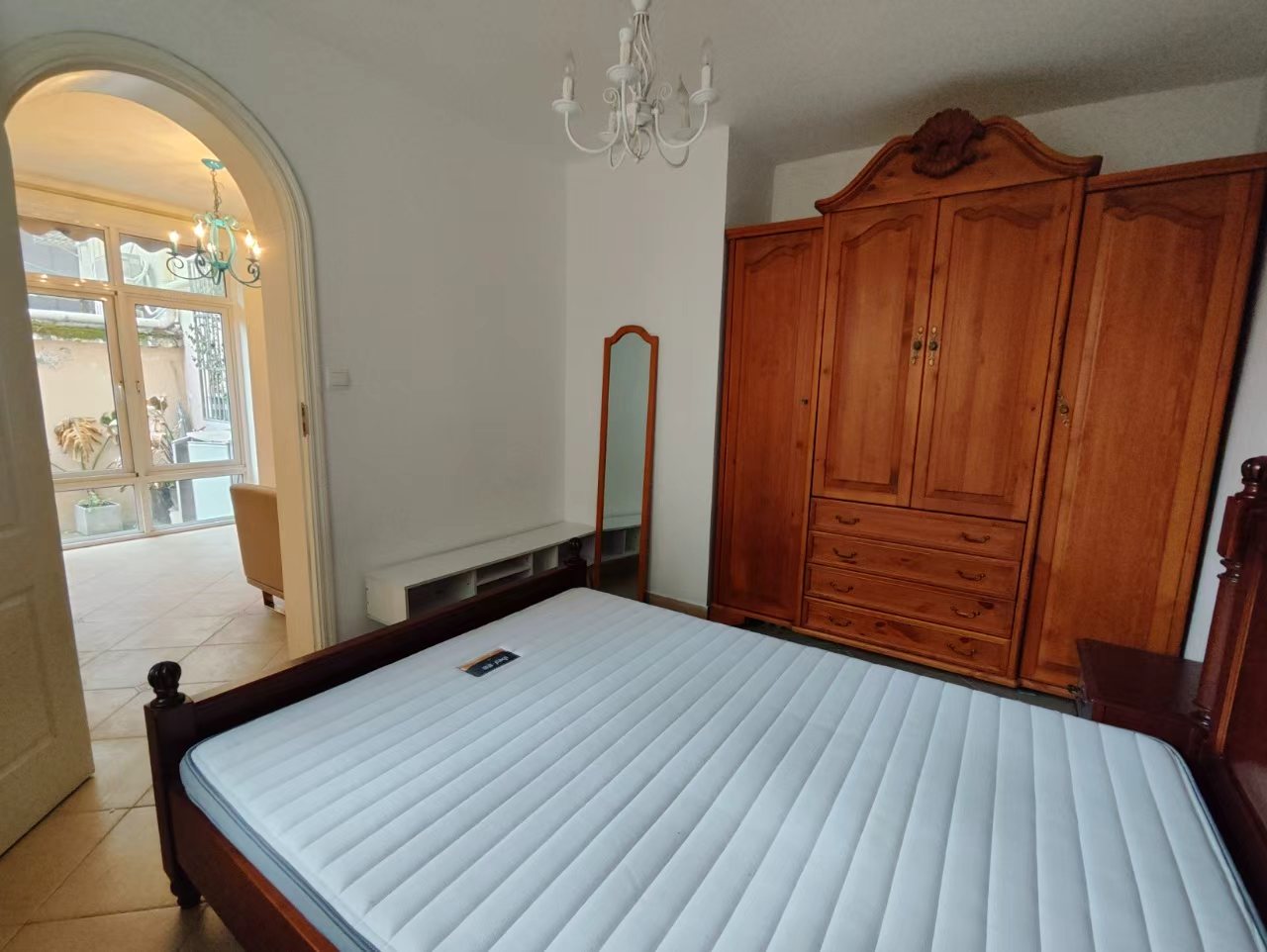 FFC lane house for rent. 1-bed, 1-bath ground floor with private garden. Located on Xingguo Road. 60 sqm, quiet FFC location. 9,500 RMB/month.