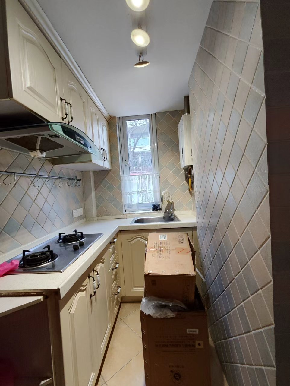 FFC lane house for rent. 1-bed, 1-bath ground floor with private garden. Located on Xingguo Road. 60 sqm, quiet FFC location. 9,500 RMB/month.