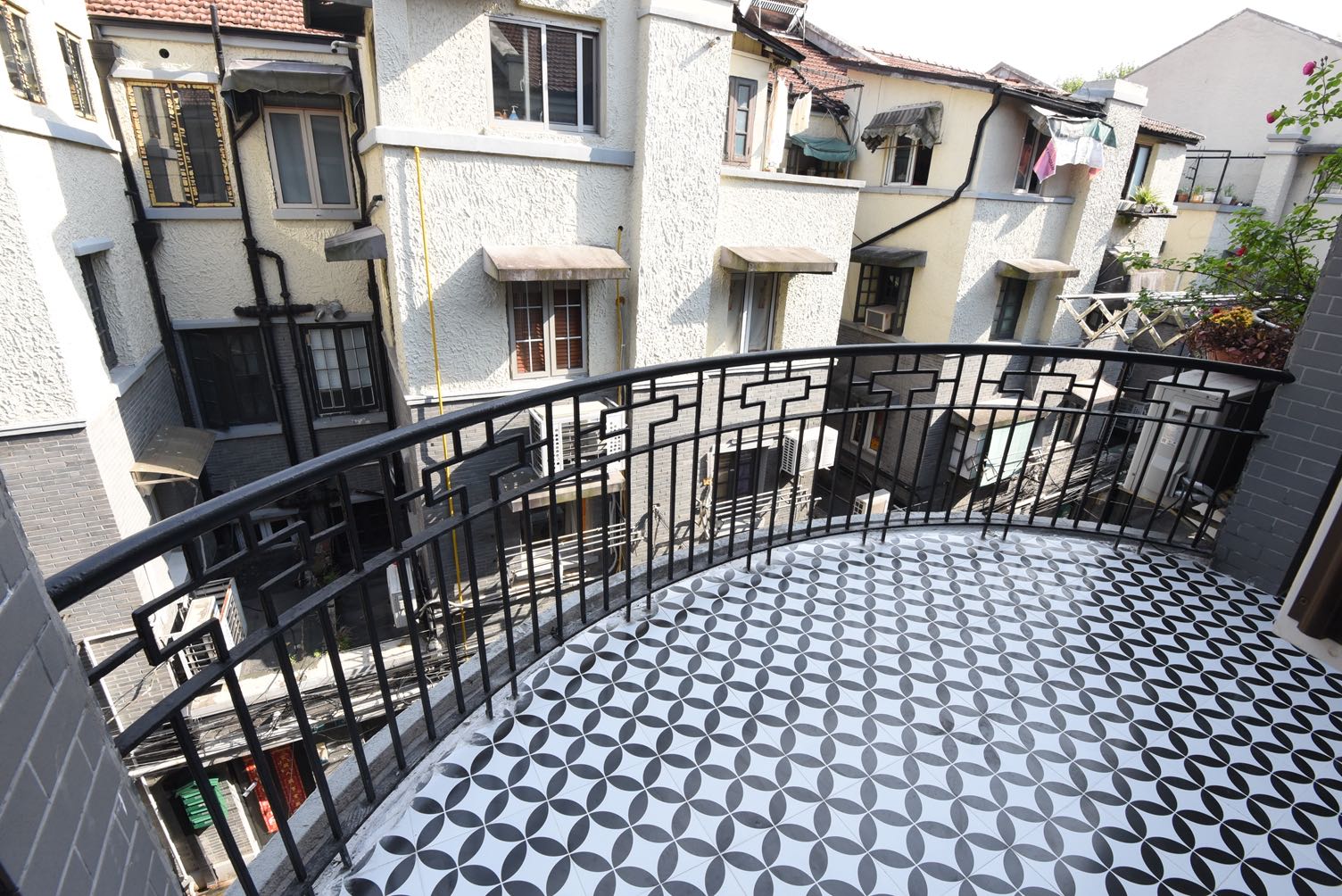 fumin-road-lane-house-ffc-4-bed-2-bath-wall-heating-shanghai-rentals (12) Entire lane house at Gubai Xiaoqu on Fumin Road. 180 sqm, 4 rooms + attic, 2 baths, electric wall heating, owner direct. 28,000 RMB/month.