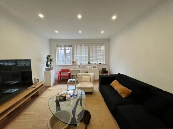 Entire lane house at Gubai Xiaoqu on Fumin Road. 180 sqm, 4 rooms + attic, 2 baths, electric wall heating, owner direct. 28,000 RMB/month.