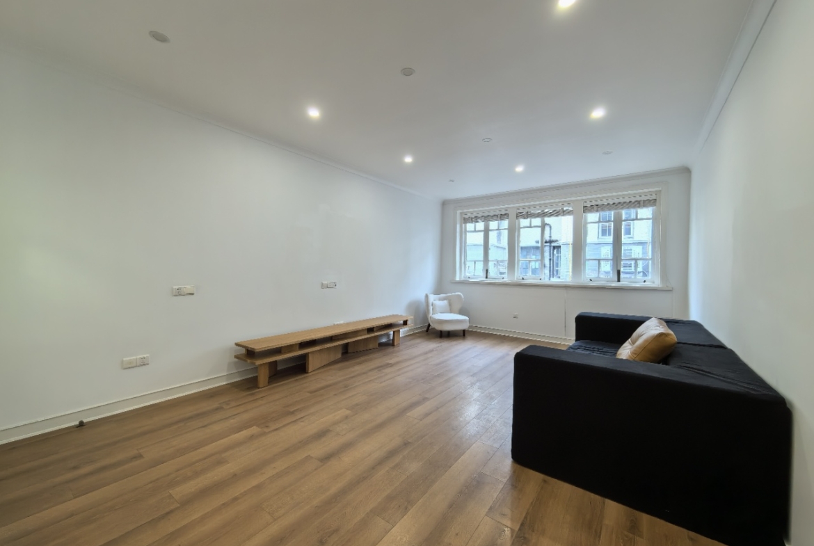 Entire lane house at Gubai Xiaoqu on Fumin Road. 180 sqm, 4 rooms + attic, 2 baths, electric wall heating, owner direct. 28,000 RMB/month.