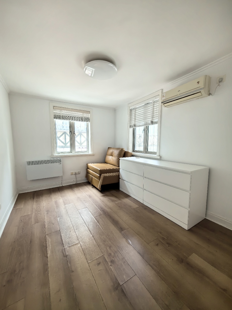 fumin-road-lane-house-ffc-4-bed-2-bath-wall-heating-shanghai-rentals (4) Entire lane house at Gubai Xiaoqu on Fumin Road. 180 sqm, 4 rooms + attic, 2 baths, electric wall heating, owner direct. 28,000 RMB/month.