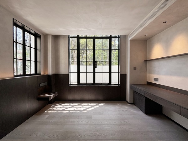 Entire lane house on West Fuxing Road with garden, terrace, elevator, smart home. 5 beds, 4 baths, underfloor heating. Prime Hengfu location. 88,000 RMB/month.