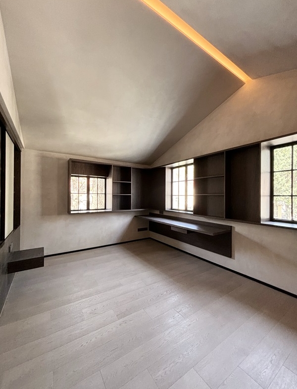 Entire lane house on West Fuxing Road with garden, terrace, elevator, smart home. 5 beds, 4 baths, underfloor heating. Prime Hengfu location. 88,000 RMB/month.