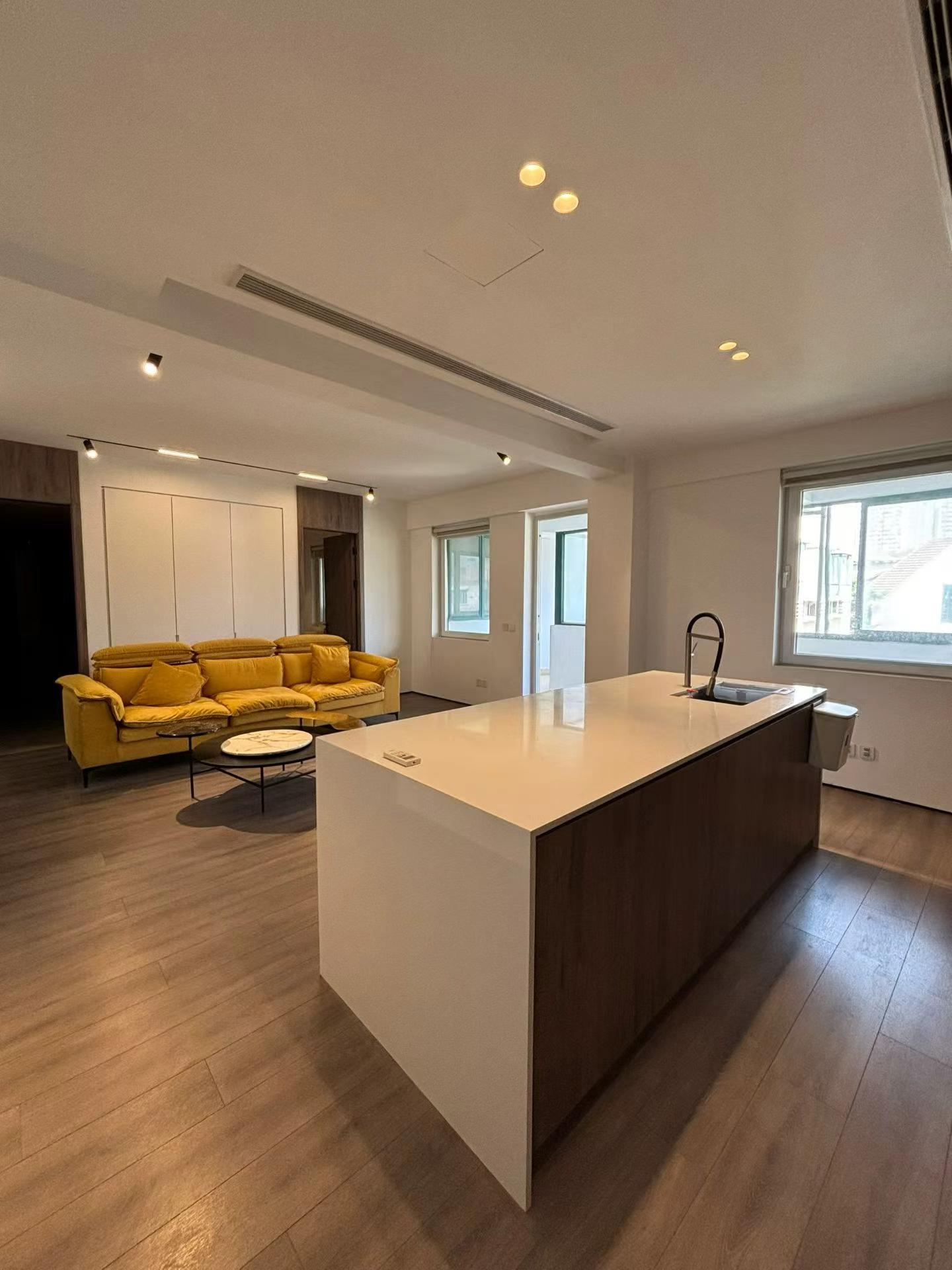 hengshan-road-apartment-3-bed-2-bath-shanghai-rentals (1) 3-bed, 2-bath unit at Bayi Dayuan on Hengshan Road. 160 sqm, central AC, underfloor heating, parking included, 24-hour security. 32,000 RMB/month.