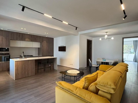 3-bed, 2-bath unit at Bayi Dayuan on Hengshan Road. 160 sqm, central AC, underfloor heating, parking included, 24-hour security. 32,000 RMB/month.