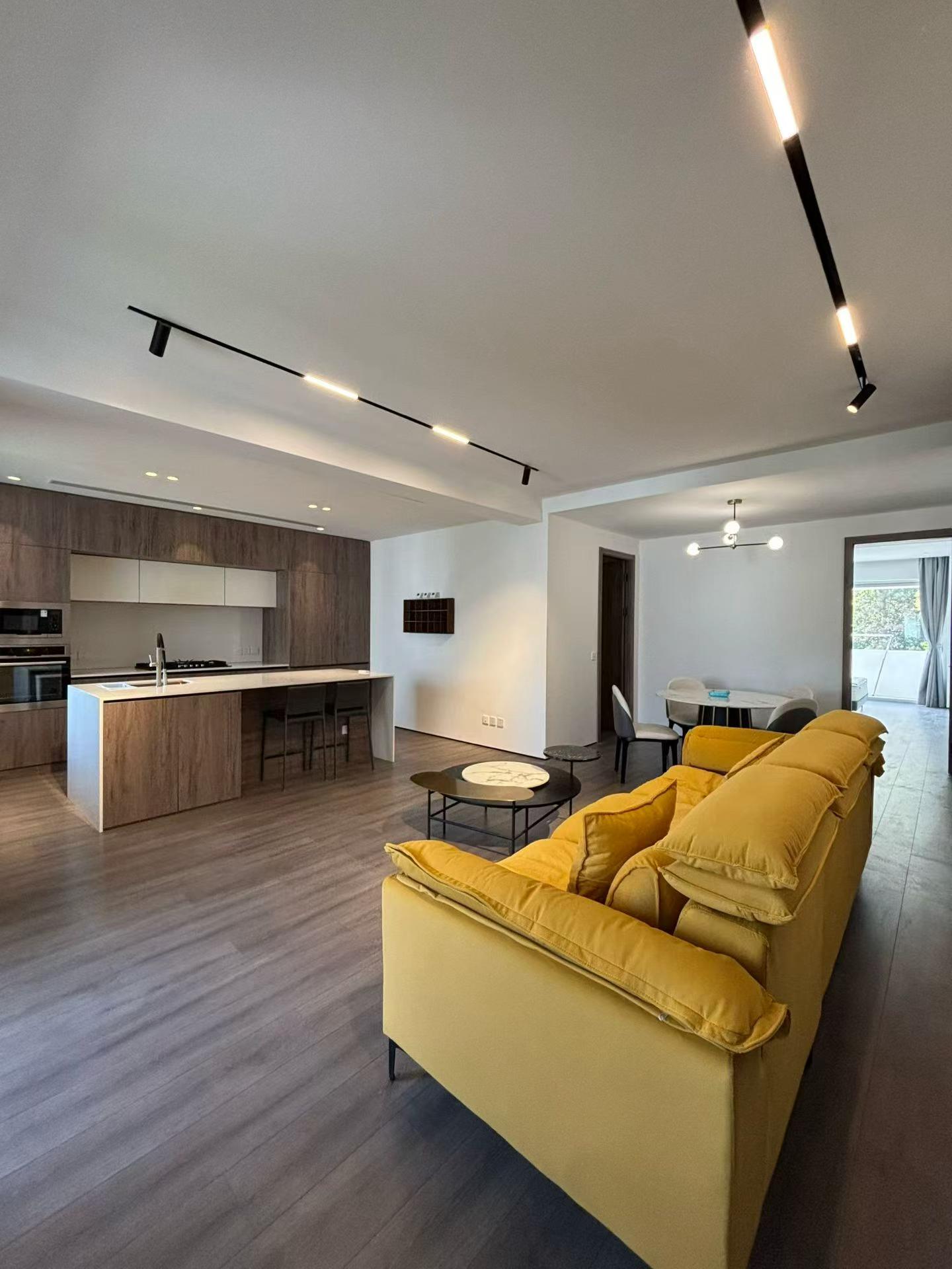 hengshan-road-apartment-3-bed-2-bath-shanghai-rentals (2) 3-bed, 2-bath unit at Bayi Dayuan on Hengshan Road. 160 sqm, central AC, underfloor heating, parking included, 24-hour security. 32,000 RMB/month.