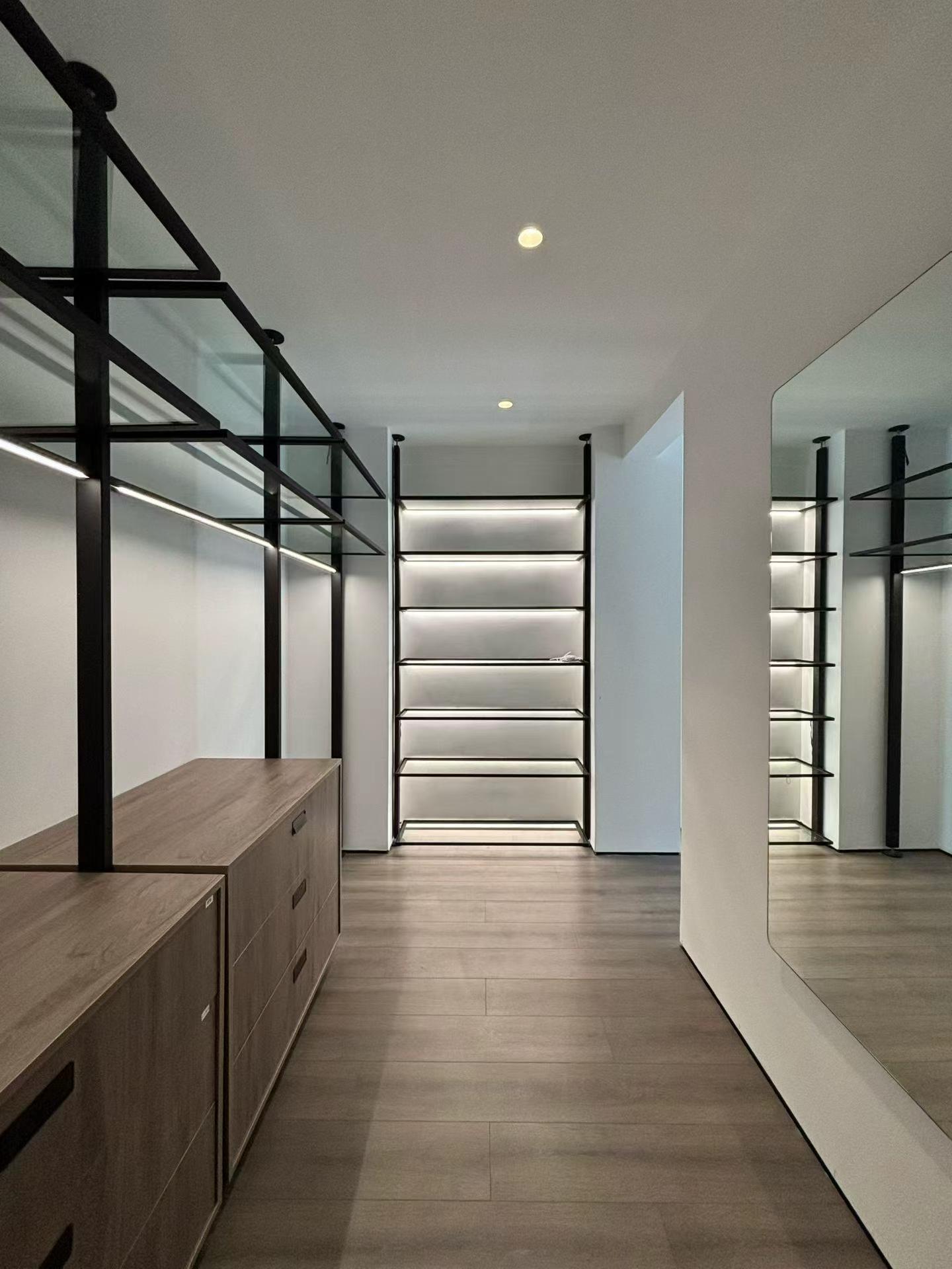 hengshan-road-apartment-3-bed-2-bath-shanghai-rentals (5) 3-bed, 2-bath unit at Bayi Dayuan on Hengshan Road. 160 sqm, central AC, underfloor heating, parking included, 24-hour security. 32,000 RMB/month.