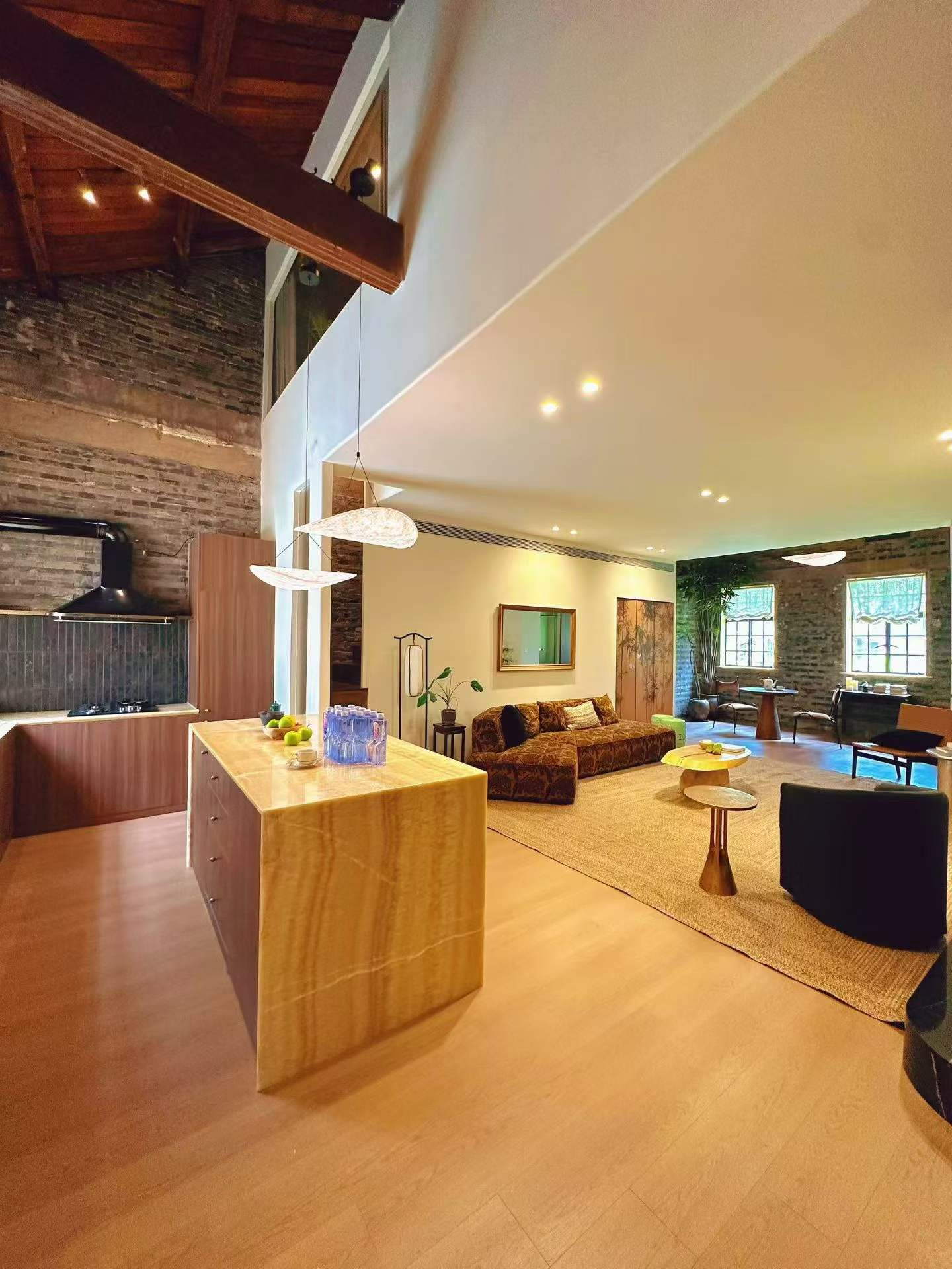 huaihai-road-heritage-apartment-ffc-3-bed-2-bath-floor-heating-shanghai-rentals (2) 3-bed, 2-bath unit near Huaihai Road and Xiangyang Park. 150 sqm, central AC, underfloor heating. Steps from IAPM and metro. 35,800 RMB/month.
