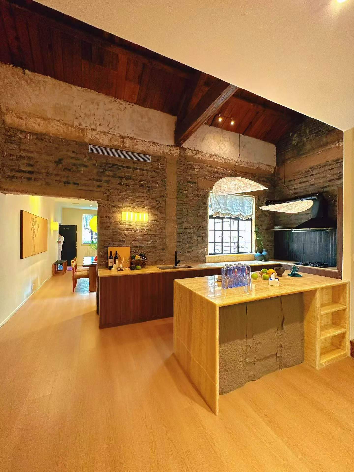 huaihai-road-heritage-apartment-ffc-3-bed-2-bath-floor-heating-shanghai-rentals (4) 3-bed, 2-bath unit near Huaihai Road and Xiangyang Park. 150 sqm, central AC, underfloor heating. Steps from IAPM and metro. 35,800 RMB/month.