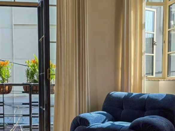 1+1 bed lane house at Xinkang Garden on Huaihai Road. 120 sqm, wall heating, electronic bidet, heritage building (1934). Steps from Changshu Road. 38,000 RMB/month.
