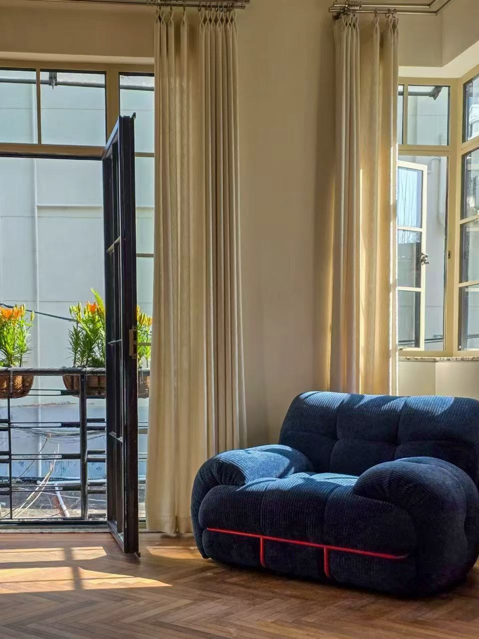 huaihai-road-lane-house-ffc-2-bed-2-bath-wall-heating-shanghai-rentals (4) 1+1 bed lane house at Xinkang Garden on Huaihai Road. 120 sqm, wall heating, electronic bidet, heritage building (1934). Steps from Changshu Road. 38,000 RMB/month.