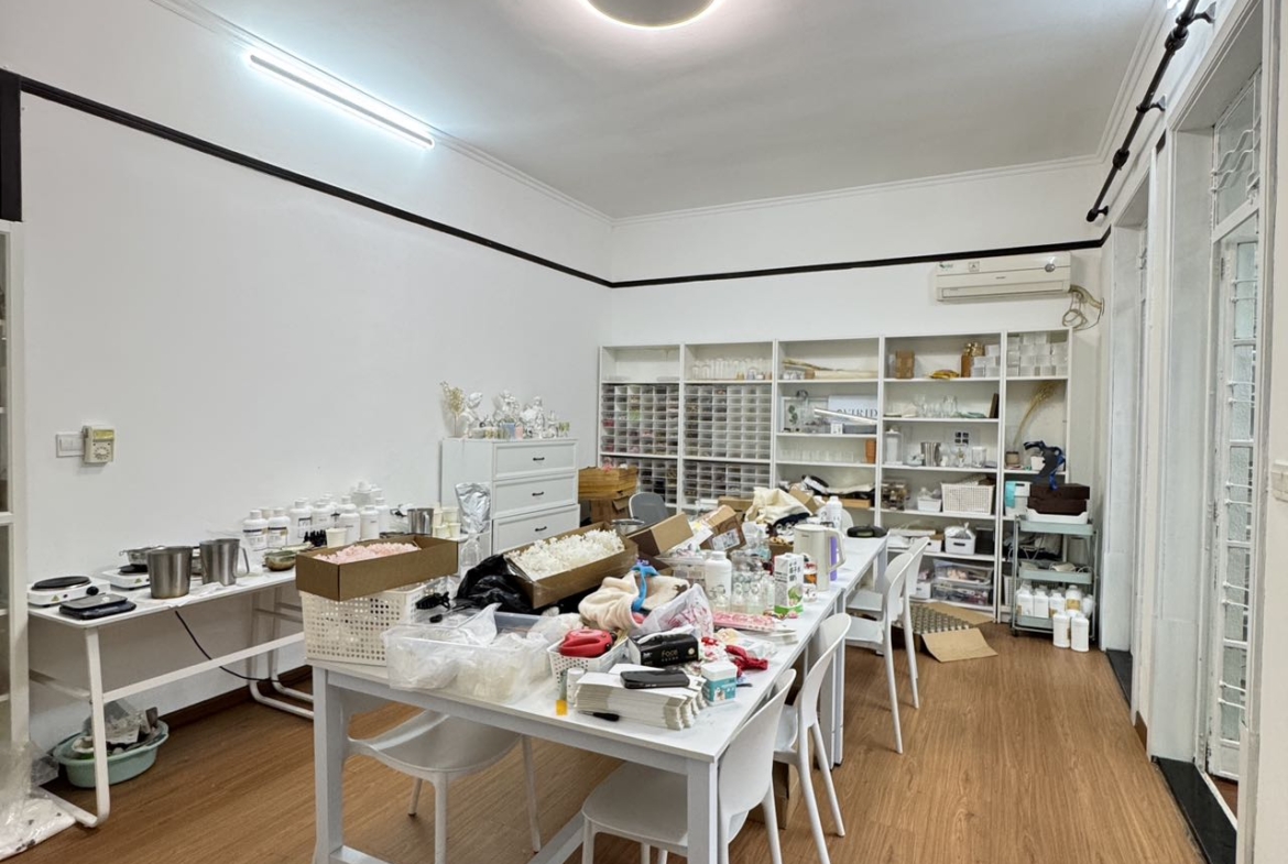 Ground floor studio at Shangfang Garden on Huaihai Road. 70 sqm, 20 sqm garden, 3 flexible rooms, steps from Changshu Road Station. 21,600 RMB/month.