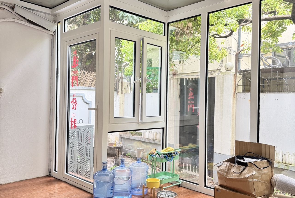 Ground floor studio at Shangfang Garden on Huaihai Road. 70 sqm, 20 sqm garden, 3 flexible rooms, steps from Changshu Road Station. 21,600 RMB/month.
