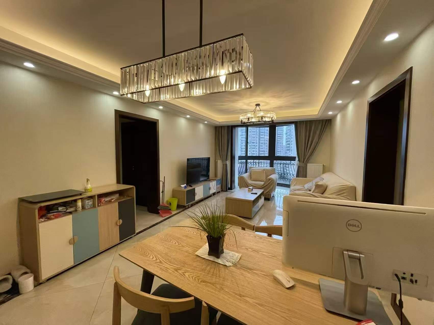 4-bed, 2-bath unit at Haisi Tower on Huashan Road. Central AC, wall heating, city views, 5 min walk to Jiaotong University Station. 22,000 RMB/month.