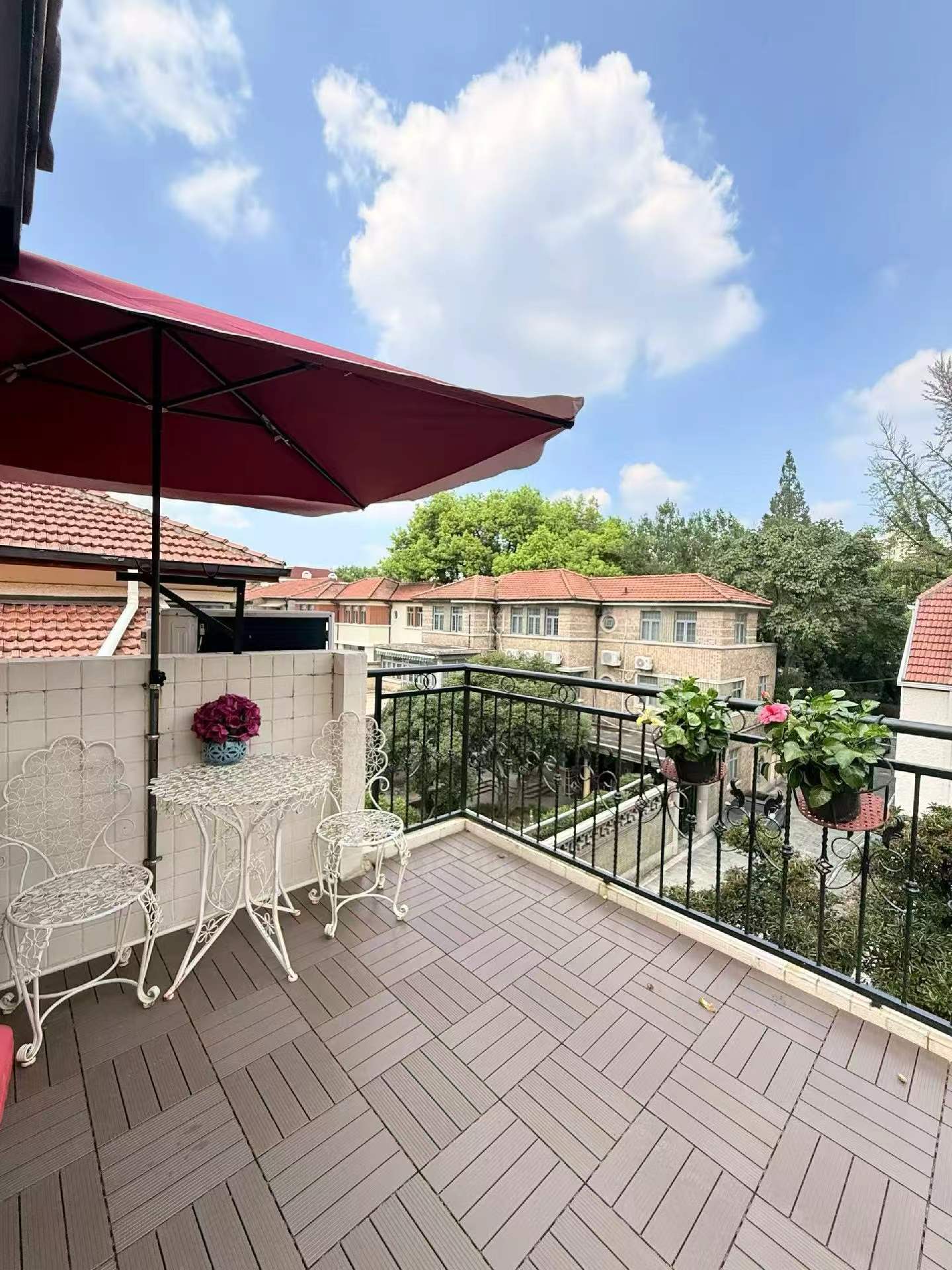 huashan-road-lane-house-2-bed-ffc-shanghai-rentals (3) 2-bed, 1-bath unit at Aitang Xincun on YUqing Road. 100 sqm, private terrace, heritage building, owner direct. Near Shanghai Library Station. 18,000 RMB/month.