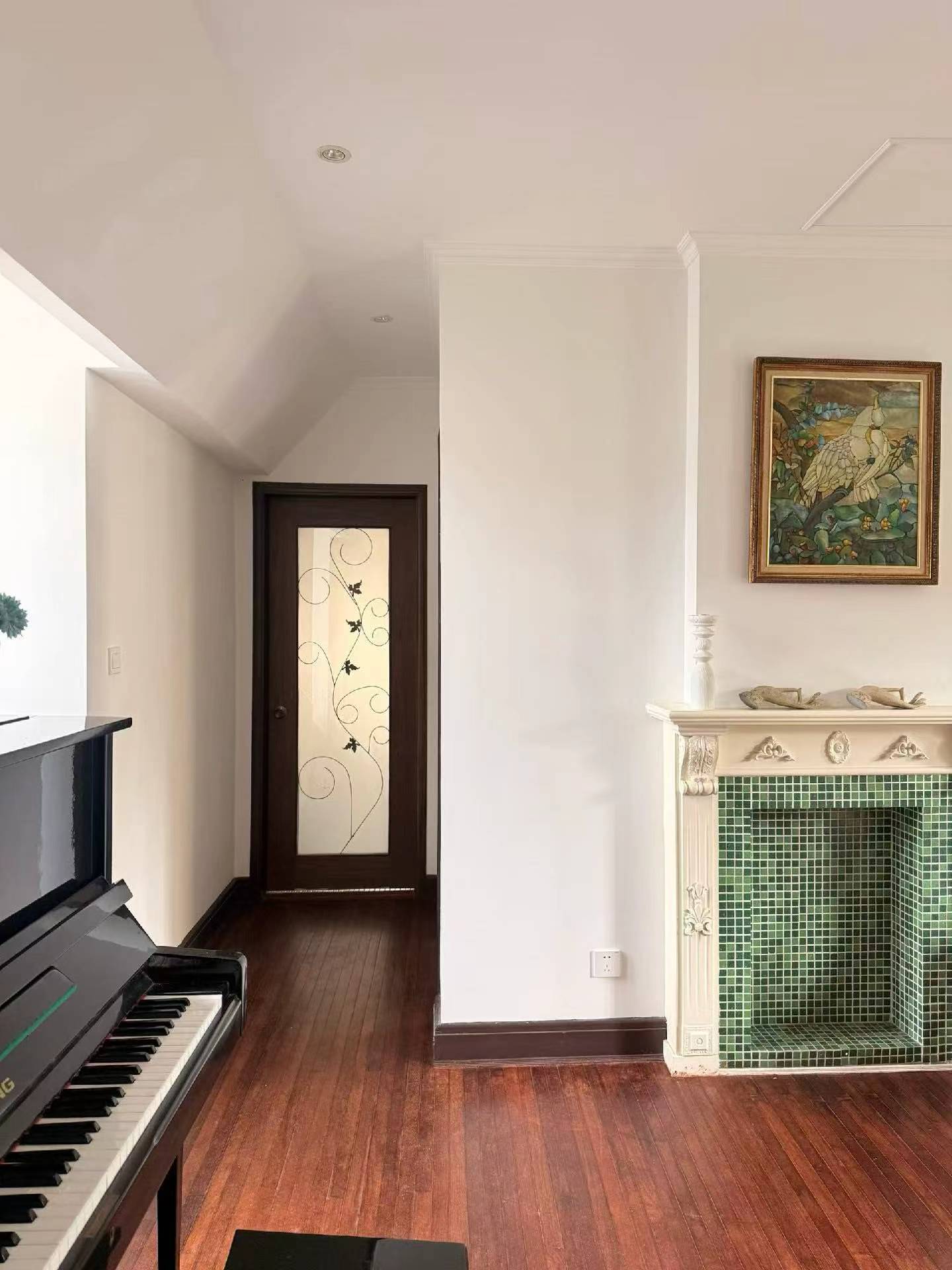huashan-road-lane-house-2-bed-ffc-shanghai-rentals (4) 2-bed, 1-bath unit at Aitang Xincun on YUqing Road. 100 sqm, private terrace, heritage building, owner direct. Near Shanghai Library Station. 18,000 RMB/month.
