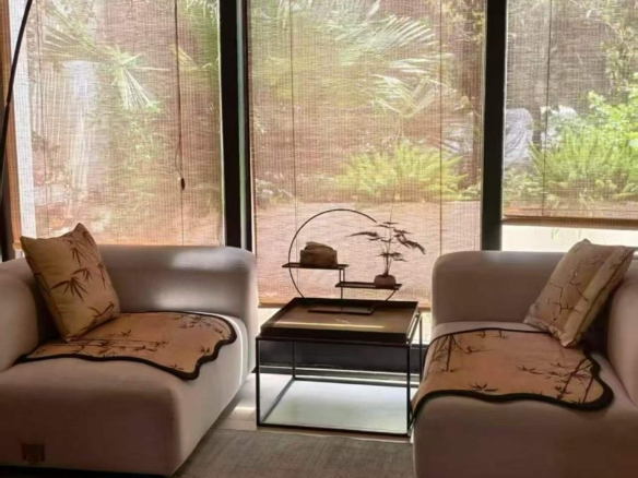 Ground floor heritage unit on Huashan Road. 2 beds, private garden, and crucially, free parking for one car. 18,000 RMB/month.
