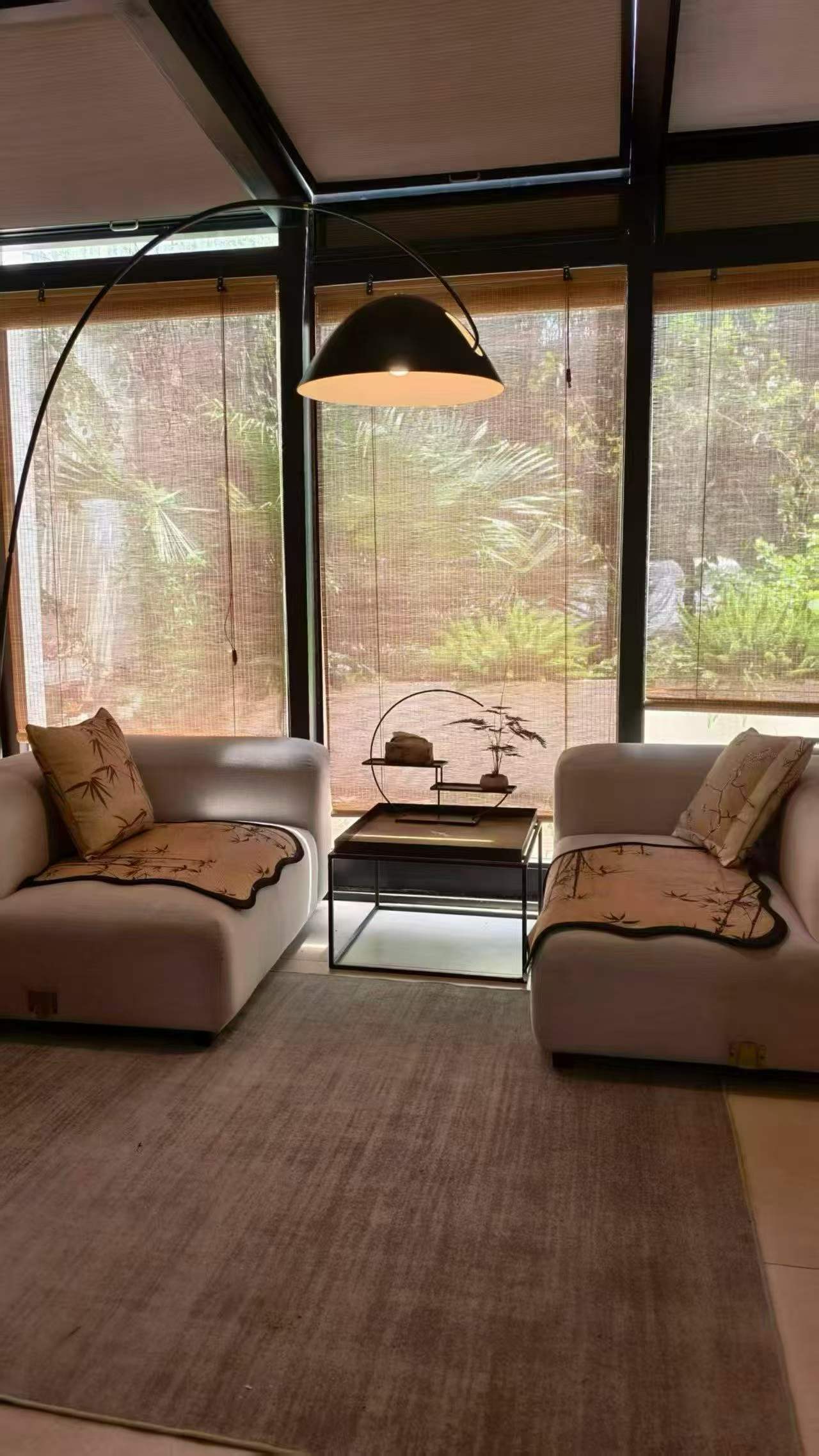 huashan-road-studio-lane-house-garden-2-bed-1-bath-ffc-shanghai-rentals (3) Ground floor heritage unit on Huashan Road. 2 beds, private garden, and crucially, free parking for one car. 18,000 RMB/month.