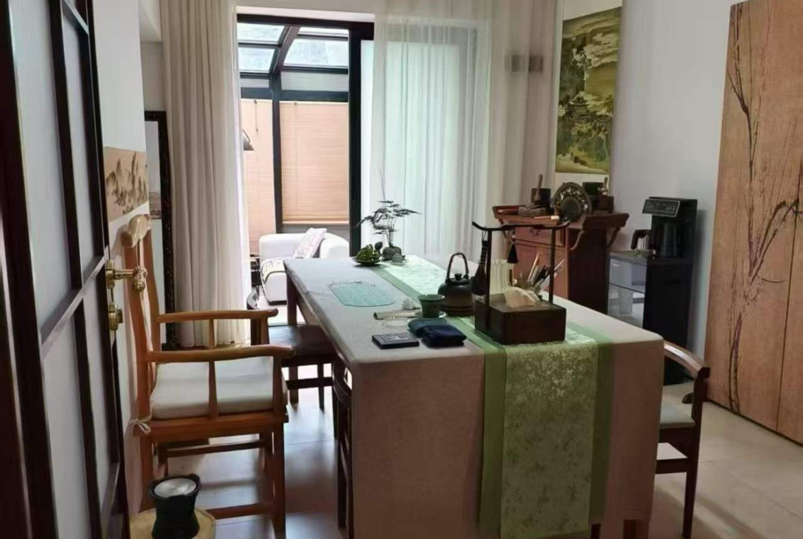Ground floor heritage unit on Huashan Road. 2 beds, private garden, and crucially, free parking for one car. 18,000 RMB/month.