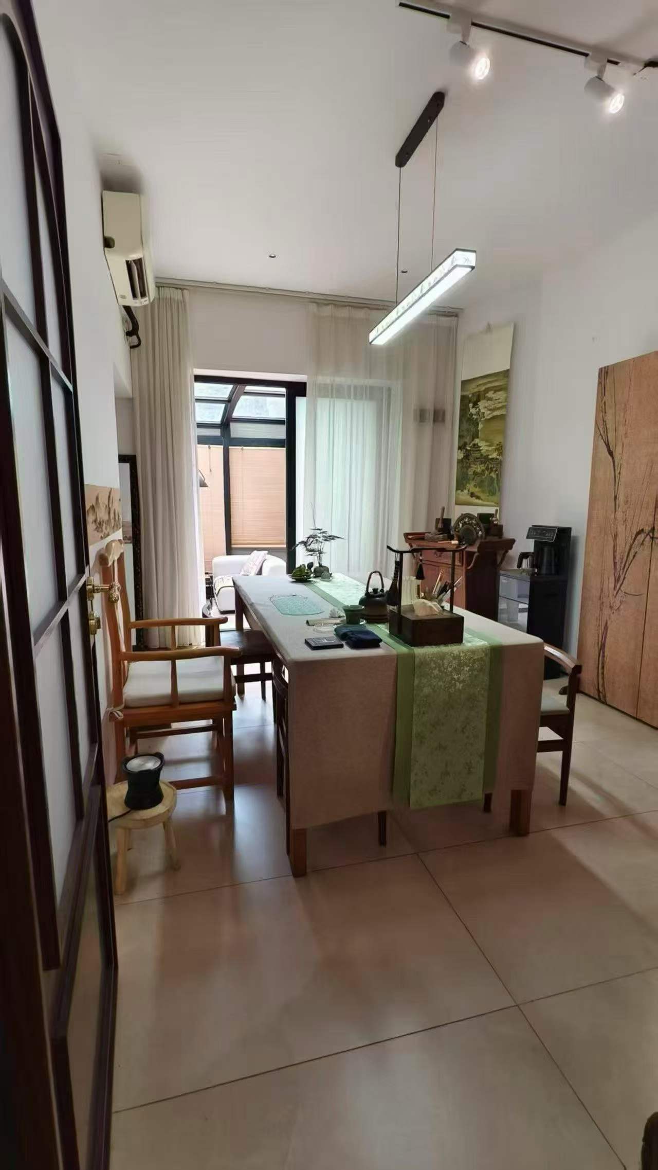 huashan-road-studio-lane-house-garden-2-bed-1-bath-ffc-shanghai-rentals (5) Ground floor heritage unit on Huashan Road. 2 beds, private garden, and crucially, free parking for one car. 18,000 RMB/month.