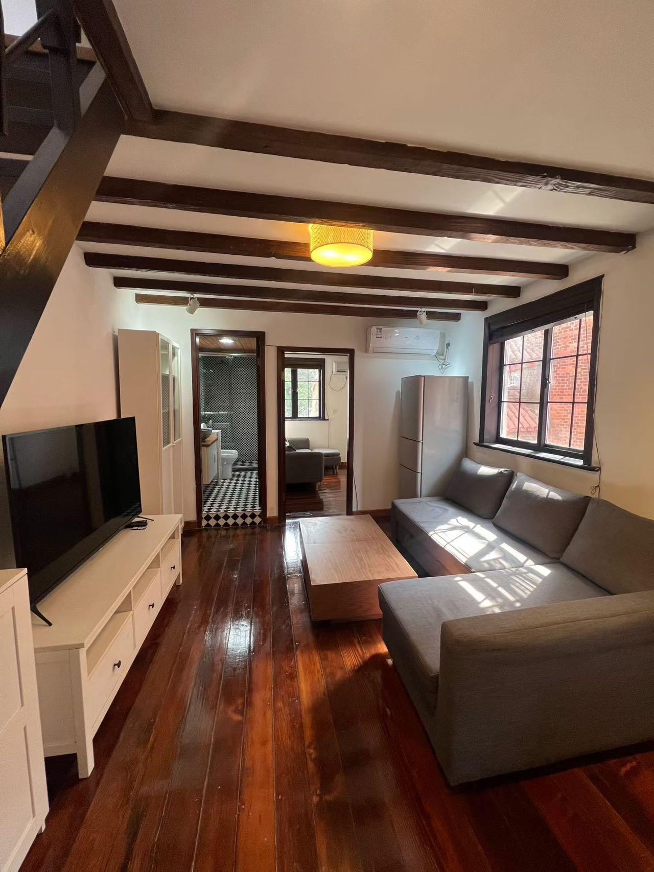 jianguo-west-road-lane-house-ffc-2-bed-2-bath-wall-heating-shanghai-rentals (1) Heritage lane house duplex on Jianguo West Road. 2 beds, 2 baths, fully furnished, heating. Excellent Historical Building. 11,000 RMB/month.
