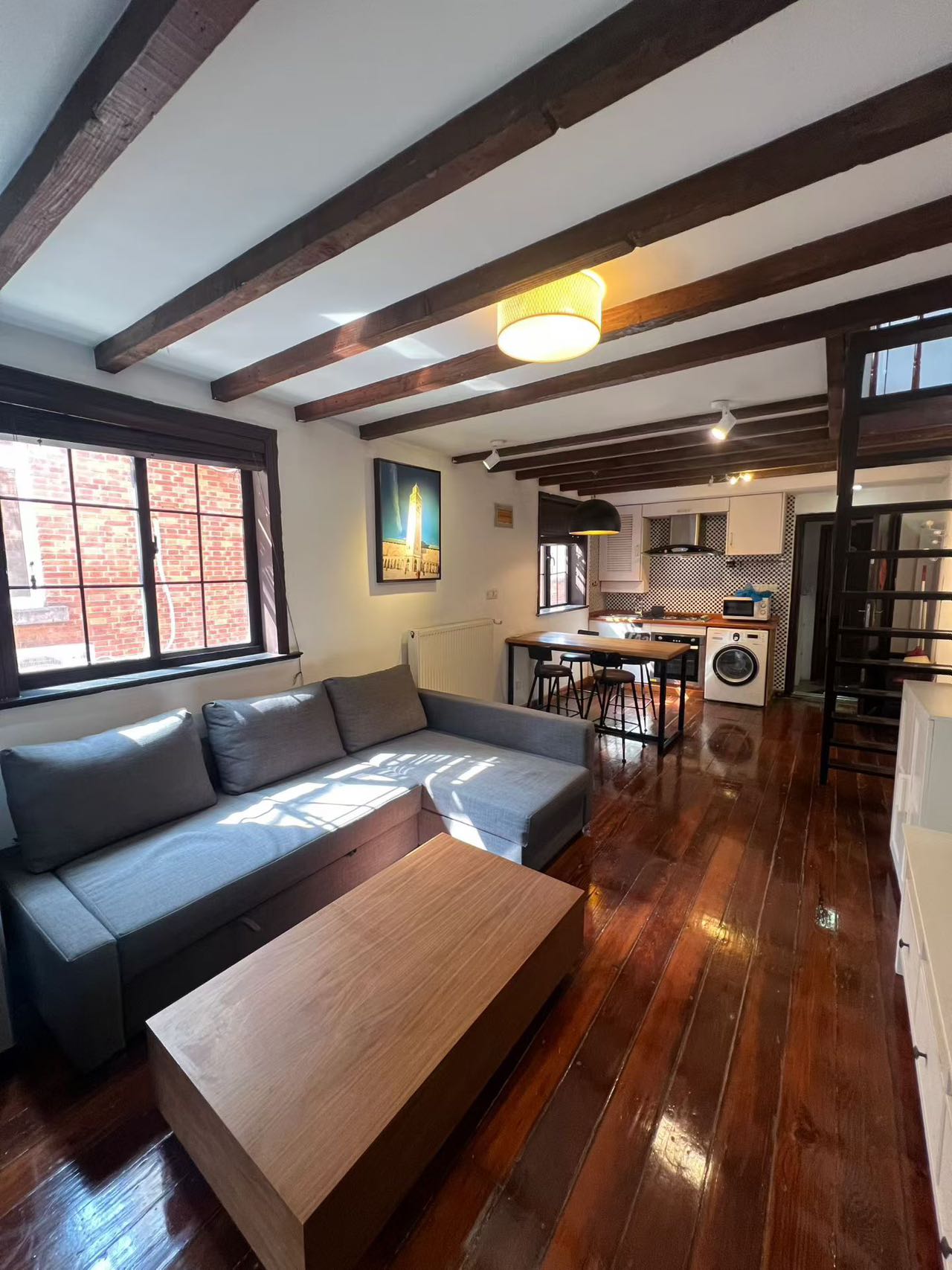 jianguo-west-road-lane-house-ffc-2-bed-2-bath-wall-heating-shanghai-rentals (2) Heritage lane house duplex on Jianguo West Road. 2 beds, 2 baths, fully furnished, heating. Excellent Historical Building. 11,000 RMB/month.