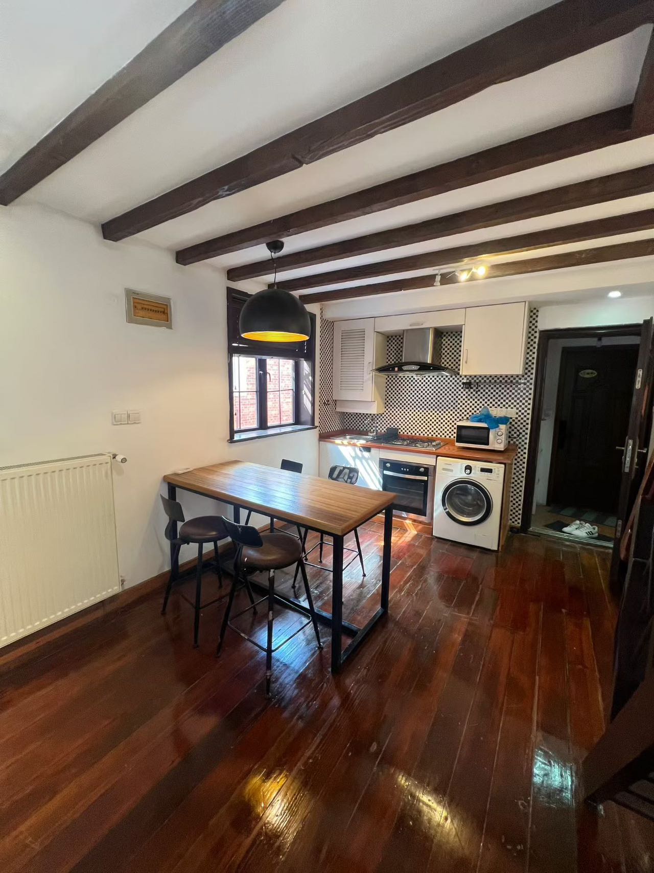 jianguo-west-road-lane-house-ffc-2-bed-2-bath-wall-heating-shanghai-rentals (3) Heritage lane house duplex on Jianguo West Road. 2 beds, 2 baths, fully furnished, heating. Excellent Historical Building. 11,000 RMB/month.