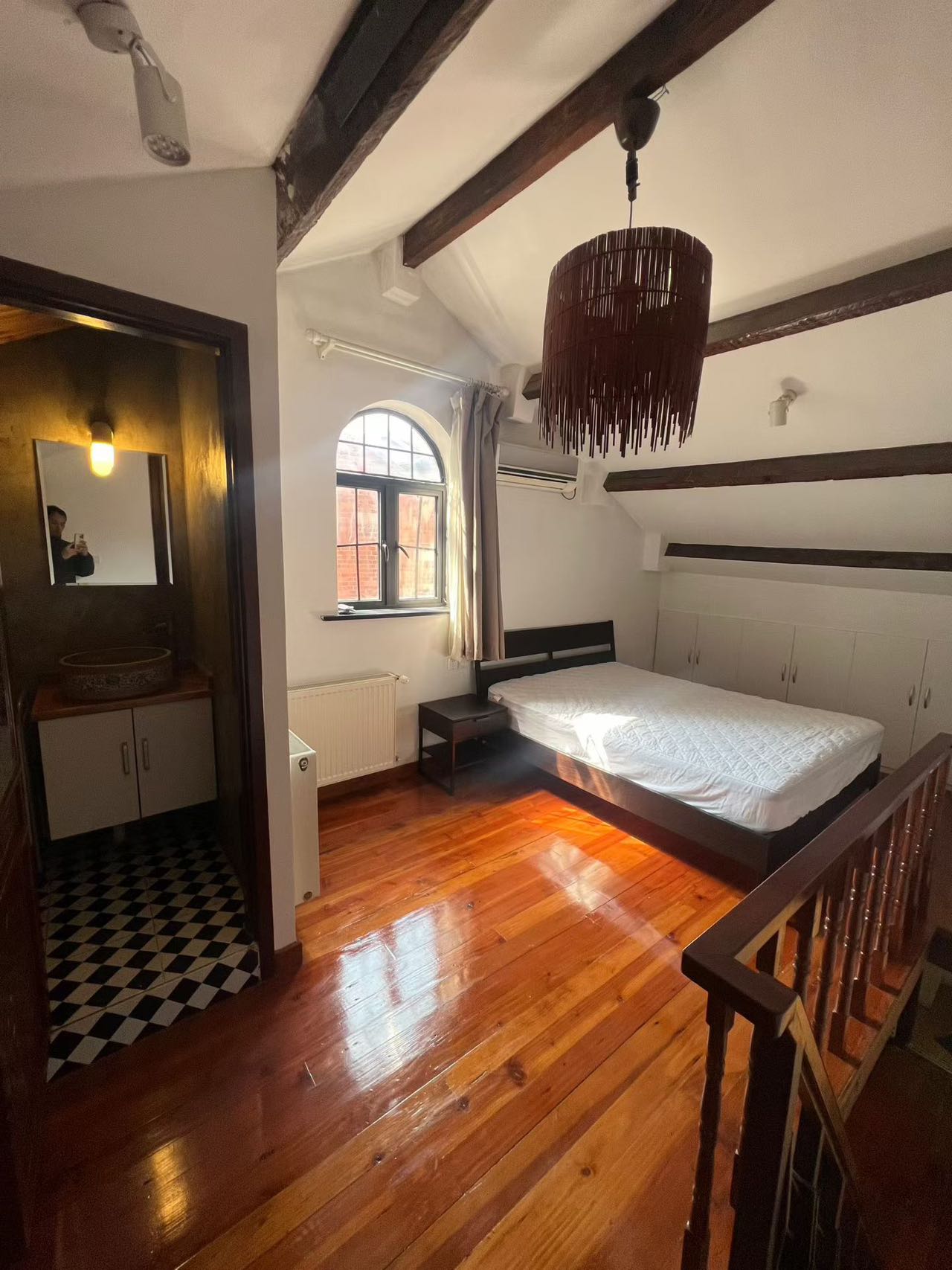 jianguo-west-road-lane-house-ffc-2-bed-2-bath-wall-heating-shanghai-rentals (5) Heritage lane house duplex on Jianguo West Road. 2 beds, 2 baths, fully furnished, heating. Excellent Historical Building. 11,000 RMB/month.