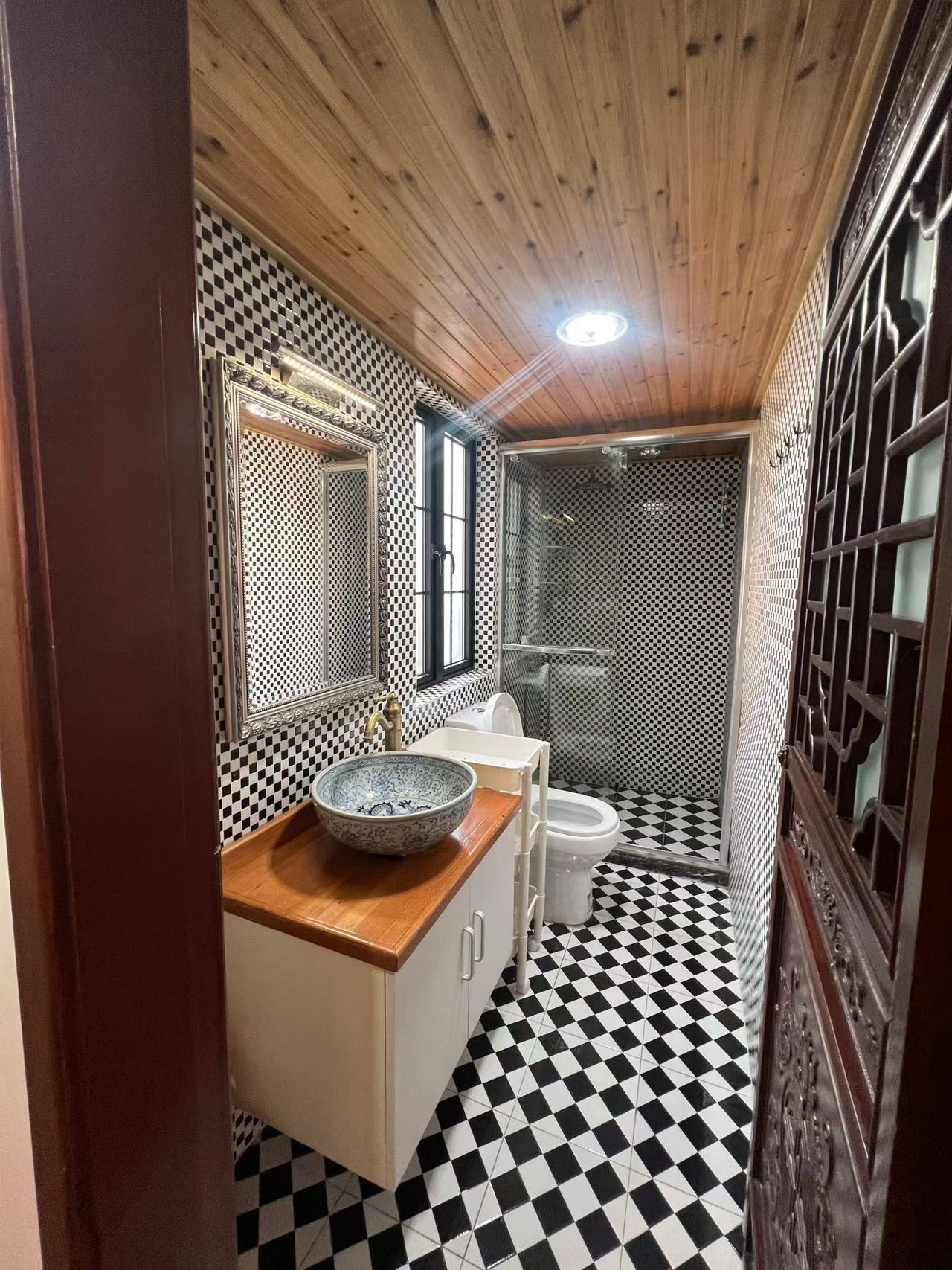 jianguo-west-road-lane-house-ffc-2-bed-2-bath-wall-heating-shanghai-rentals (9) Heritage lane house duplex on Jianguo West Road. 2 beds, 2 baths, fully furnished, heating. Excellent Historical Building. 11,000 RMB/month.