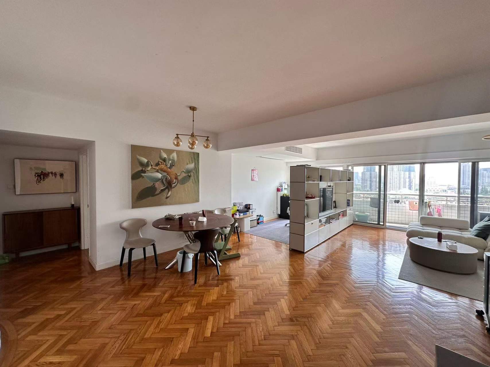 kingsville-anfu-road-ffc-3-bed-3-bath-wall-heating-238sqm-shanghai-rentals (1) High-floor 3-bed unit at Kingsville on Anfu Road. 238 sqm, 3 baths, wall heating, central AC, prime FFC location. 42,000 RMB/month.