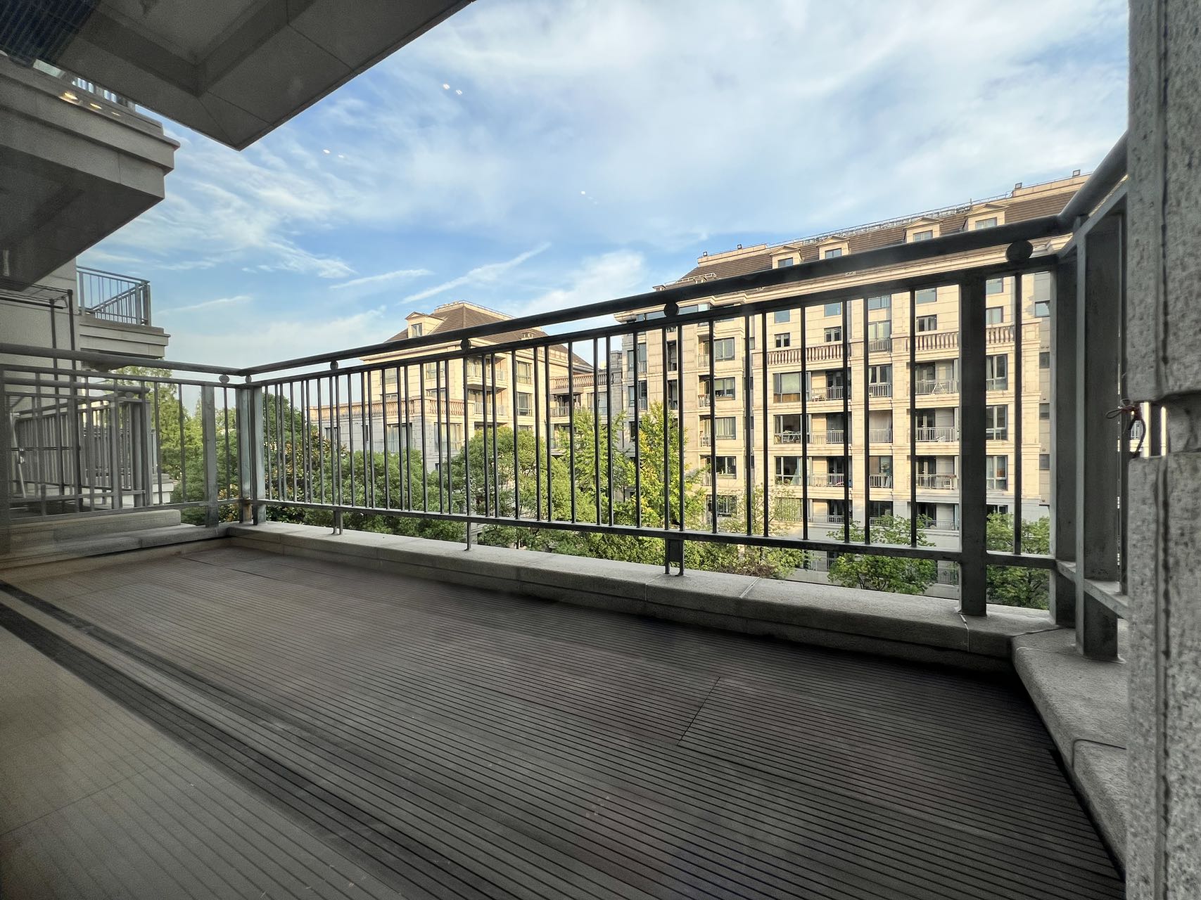la-cite-4-bed-3-bath-floor-heating-helper-room-clubhouse-ffc-shanghai-rentals (1) 3-bed, 3-bath + study unit at Lan Ting on Hunan Road. Private clubhouse with heated pool, underfloor heating, owner direct. 60,000 RMB/month.