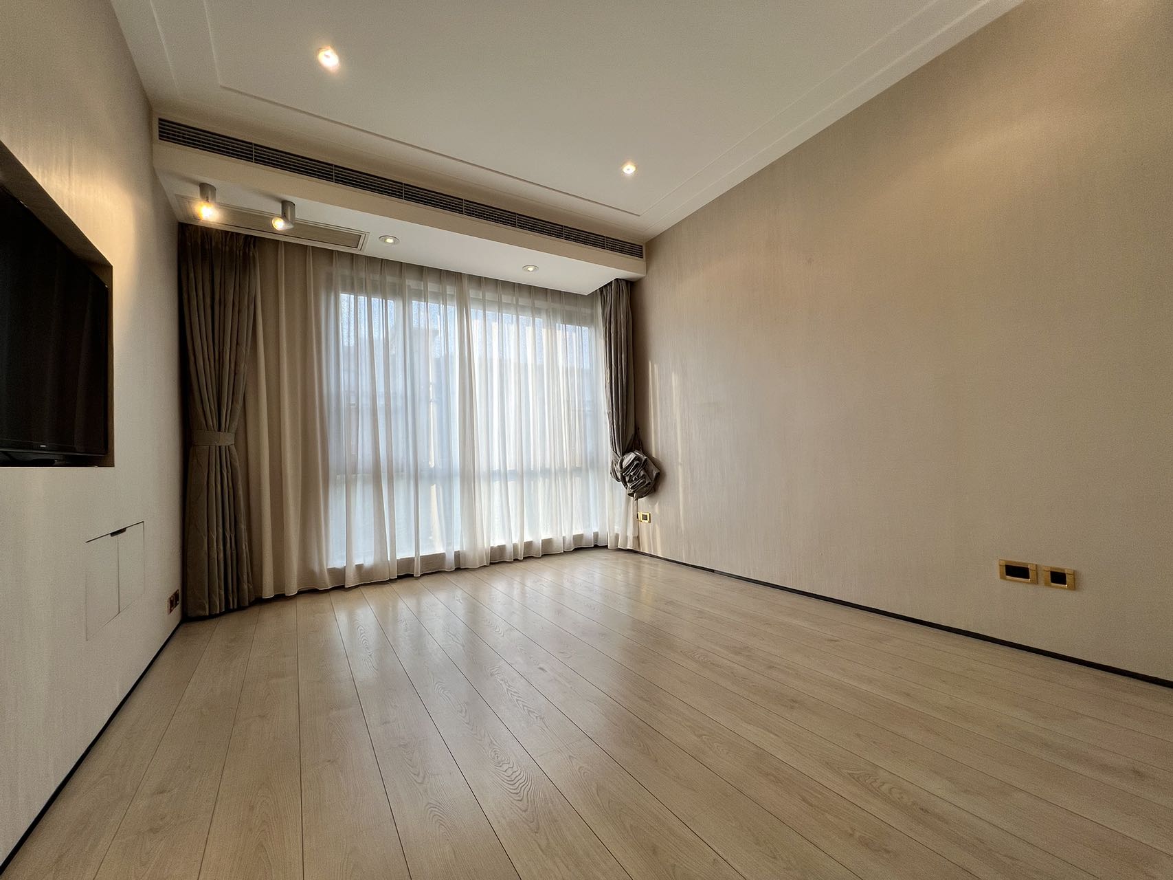 la-cite-4-bed-3-bath-floor-heating-helper-room-clubhouse-ffc-shanghai-rentals (6) 3-bed, 3-bath + study unit at Lan Ting on Hunan Road. Private clubhouse with heated pool, underfloor heating, owner direct. 60,000 RMB/month.