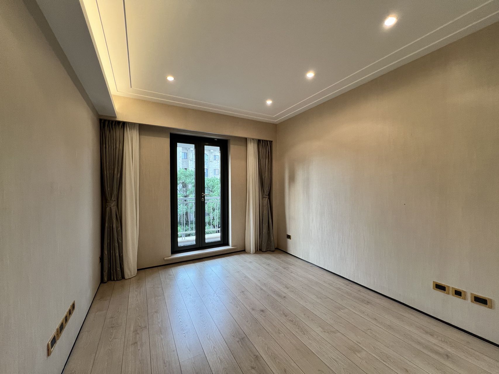 la-cite-4-bed-3-bath-floor-heating-helper-room-clubhouse-ffc-shanghai-rentals (7) 3-bed, 3-bath + study unit at Lan Ting on Hunan Road. Private clubhouse with heated pool, underfloor heating, owner direct. 60,000 RMB/month.