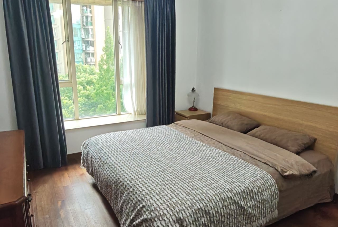 2-bed, 2-bath unit at Ladoll International City near Jing'an Sculpture Park. 120 sqm, south-facing, balcony, central AC. Available August 14. 19,800 RMB/month.