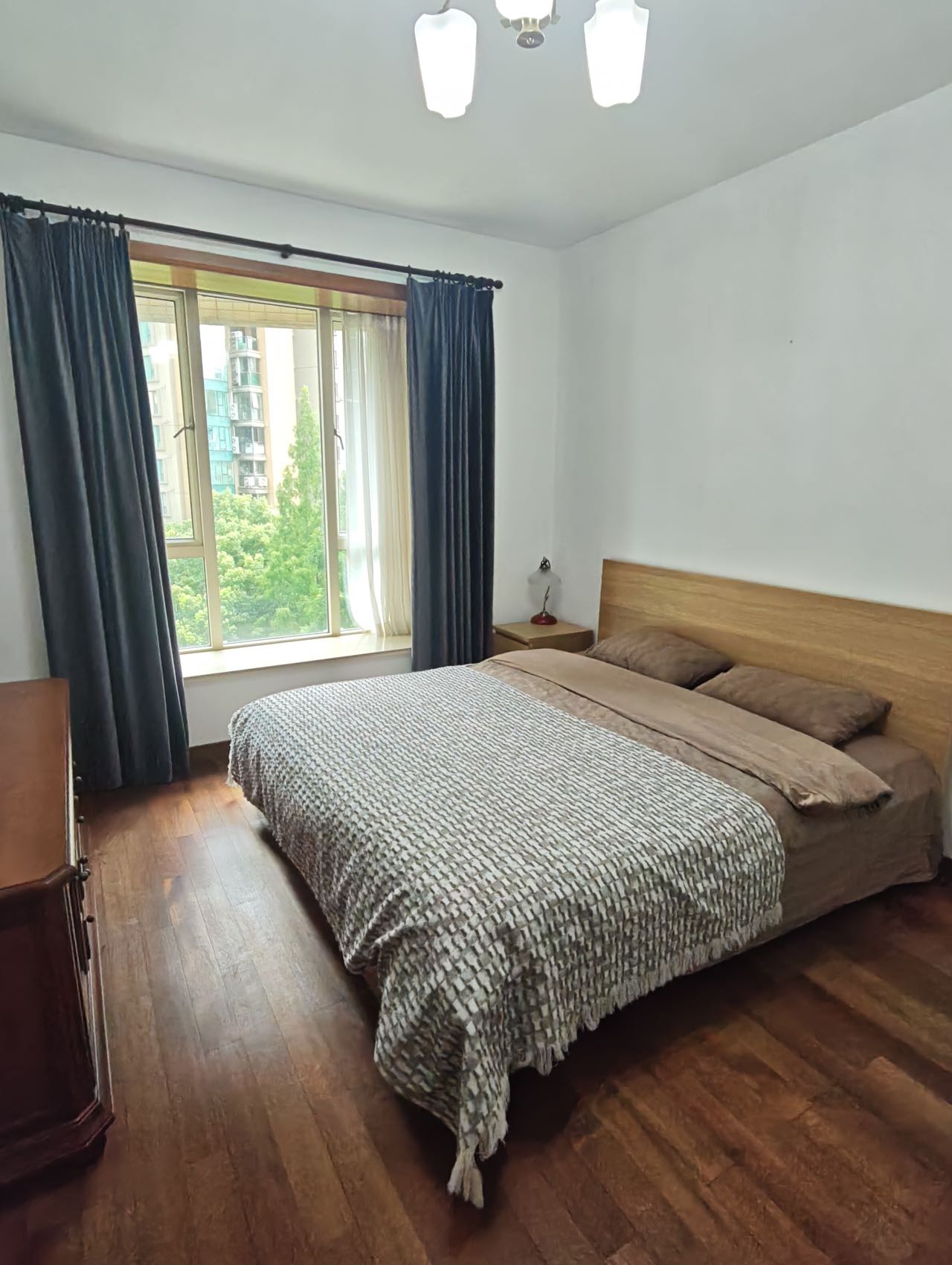 ladoll-jingan-2-bed-2-bath-clubhouse-shanghai-rentals (3) 2-bed, 2-bath unit at Ladoll International City near Jing'an Sculpture Park. 120 sqm, south-facing, balcony, central AC. Available August 14. 19,800 RMB/month.