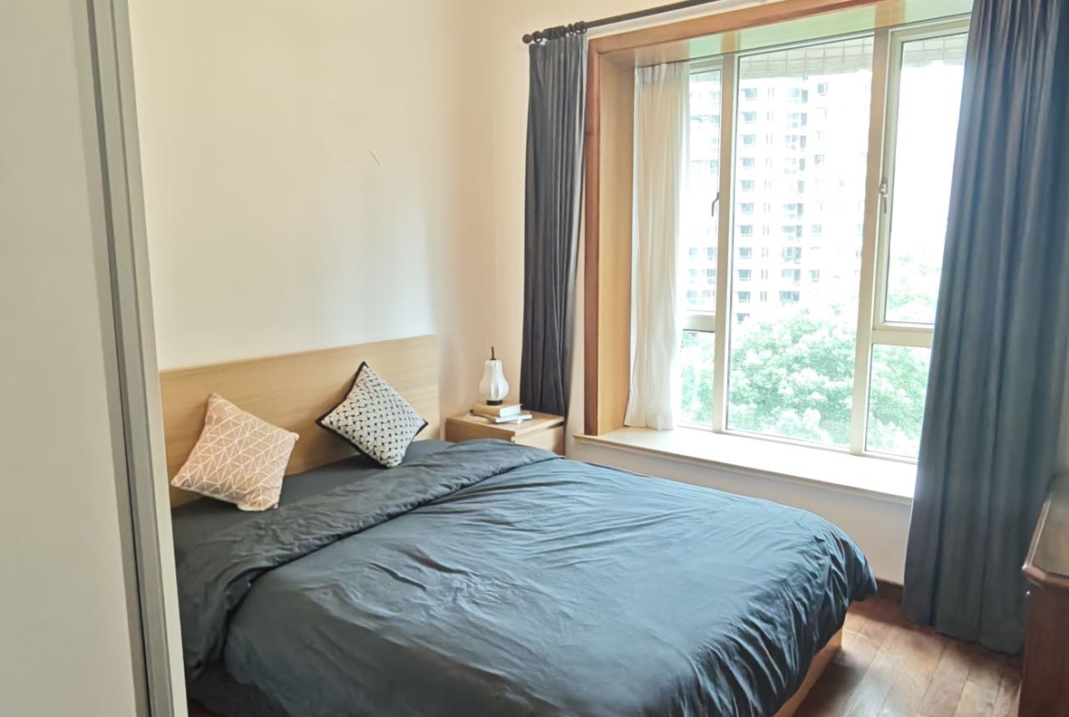 2-bed, 2-bath unit at Ladoll International City near Jing'an Sculpture Park. 120 sqm, south-facing, balcony, central AC. Available August 14. 19,800 RMB/month.