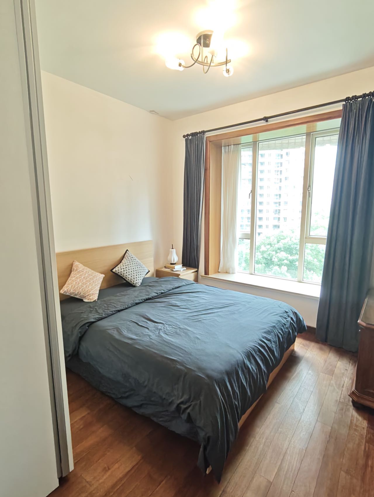 ladoll-jingan-2-bed-2-bath-clubhouse-shanghai-rentals (4) 2-bed, 2-bath unit at Ladoll International City near Jing'an Sculpture Park. 120 sqm, south-facing, balcony, central AC. Available August 14. 19,800 RMB/month.