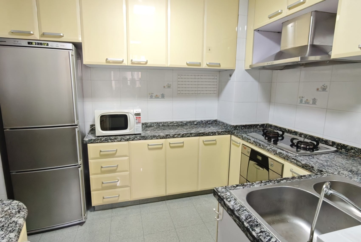 2-bed, 2-bath unit at Ladoll International City near Jing'an Sculpture Park. 120 sqm, south-facing, balcony, central AC. Available August 14. 19,800 RMB/month.