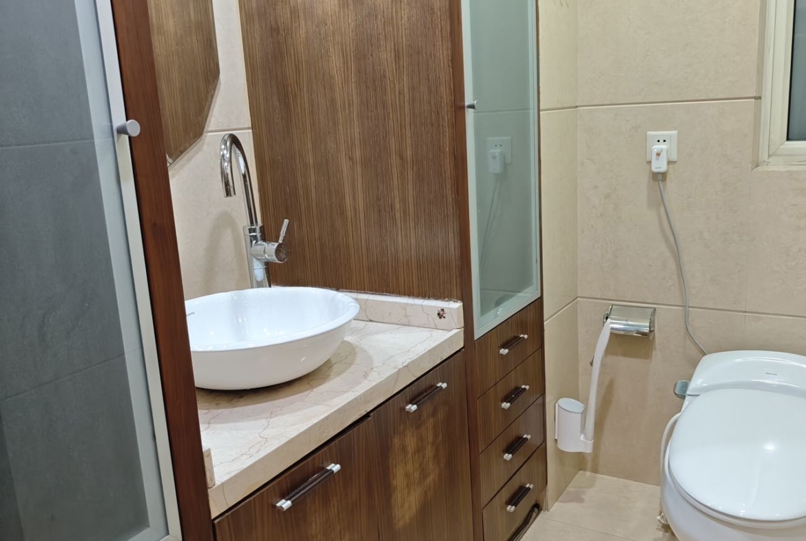 2-bed, 2-bath unit at Ladoll International City near Jing'an Sculpture Park. 120 sqm, south-facing, balcony, central AC. Available August 14. 19,800 RMB/month.